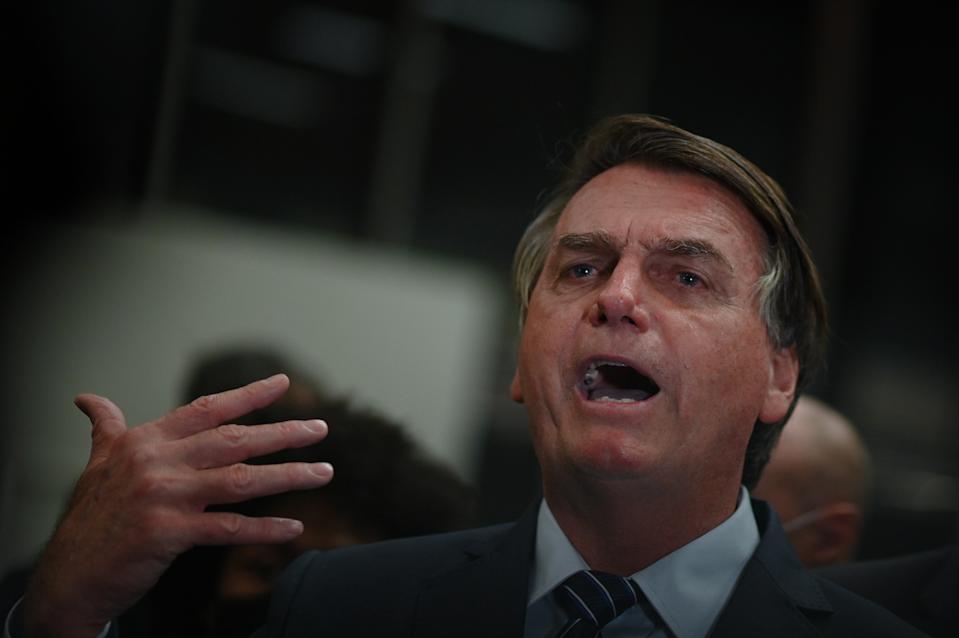 Bolsonaro diz que vai comprovar que houve fraudes nas eleições de 2014 e que Aécio venceu Dilma