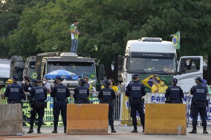 Caminhoneiros bloqueiam rodovias em metade dos Estados e fazem pairar risco de greve pró-Bolsonaro