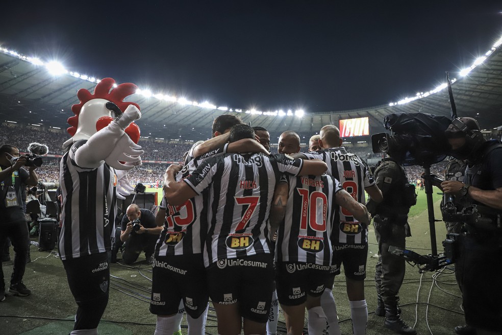 Cuca vê Atlético-MG mais leve após conquista do Brasileirão e elogia comprometimento da equipe