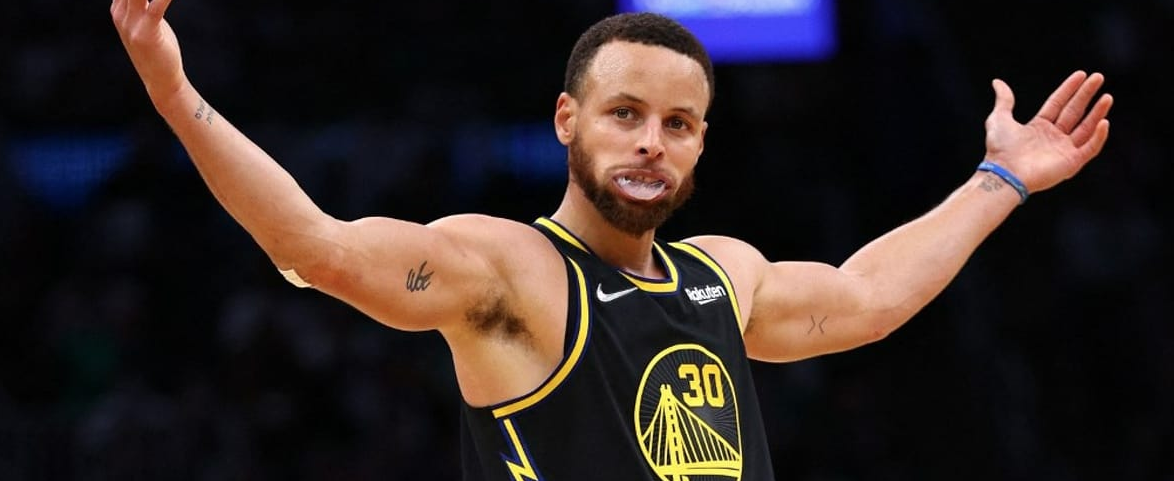 Stephen Curry dá show, Golden State Warriors bate Boston Celtics e iguala final da NBA