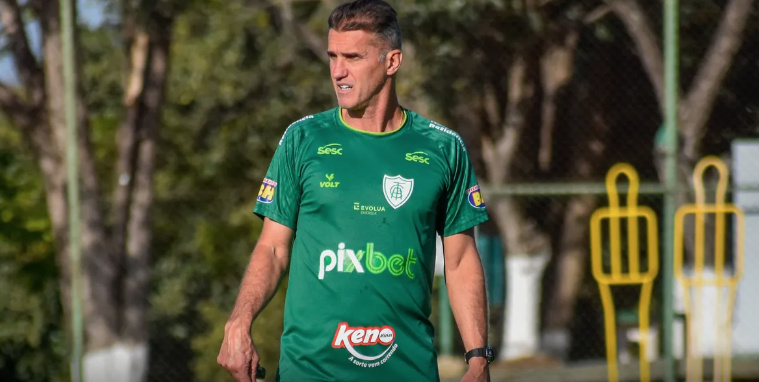 Mancini escala América com três zagueiros para encarar o Palmeiras no Independência