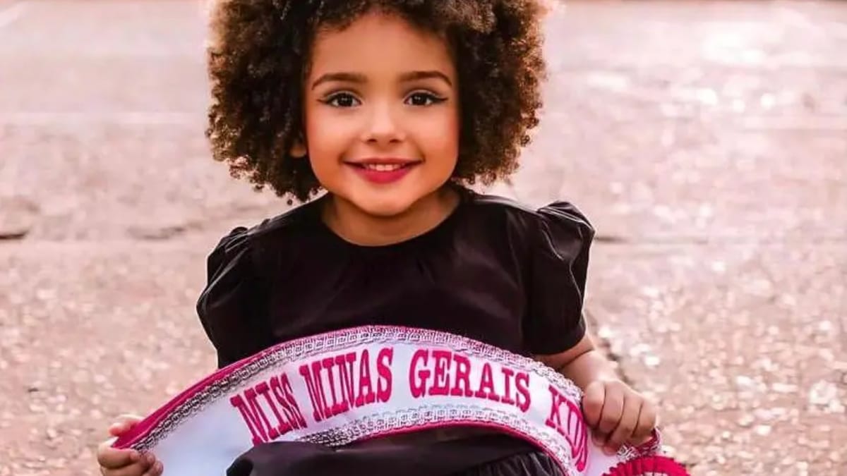 Vencedora do Miss Minas Gerais Kids, menina é alvo de racismo nas redes sociais: ‘tá mais para bruxa’