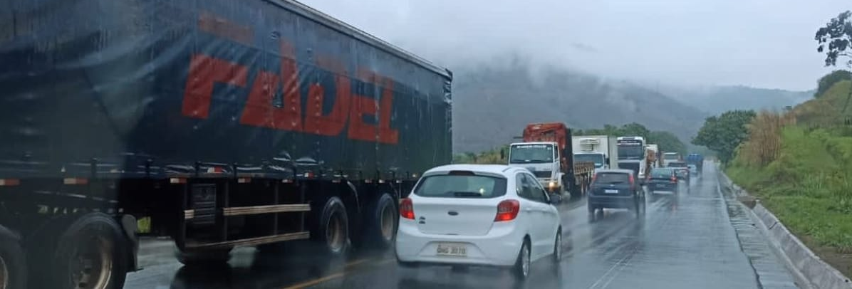 Caminhoneiros fecham rodovias em vários estados do Brasil