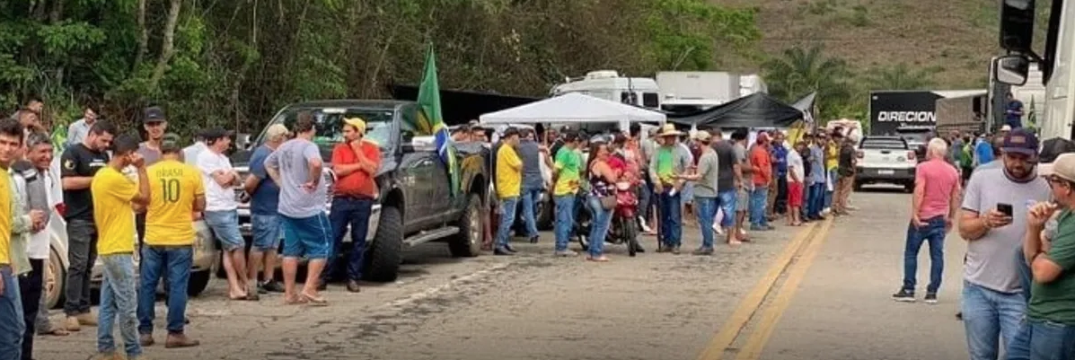 Veja quais rodovias estão interditadas pelo protesto dos caminhoneiros em Minas