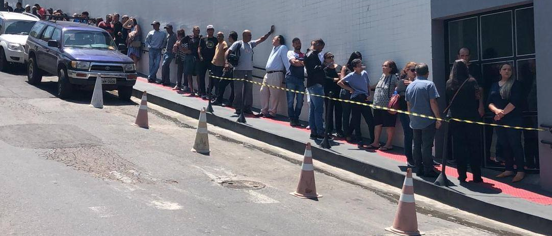 Guilherme de Pádua é velado em BH com fila na porta de igreja