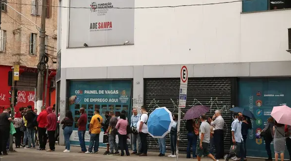 Taxa de desemprego sobe a 8,8% no trimestre, e Brasil tem 9,4 milhões sem trabalho