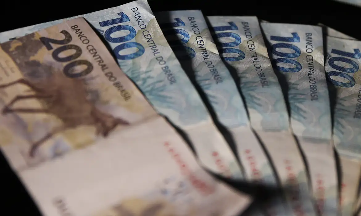 Salário mínimo é de R$ 1.518 a partir desta quarta-feira (1°)